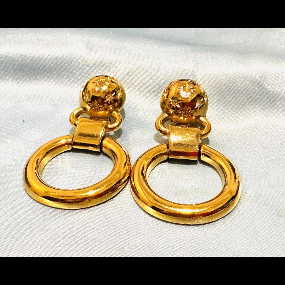 VINTAGE 80'S GIVENCHY "UNCOMMON FIND"  ROUND SWAROVSKI CRYSTAL STAR GOLD TONE